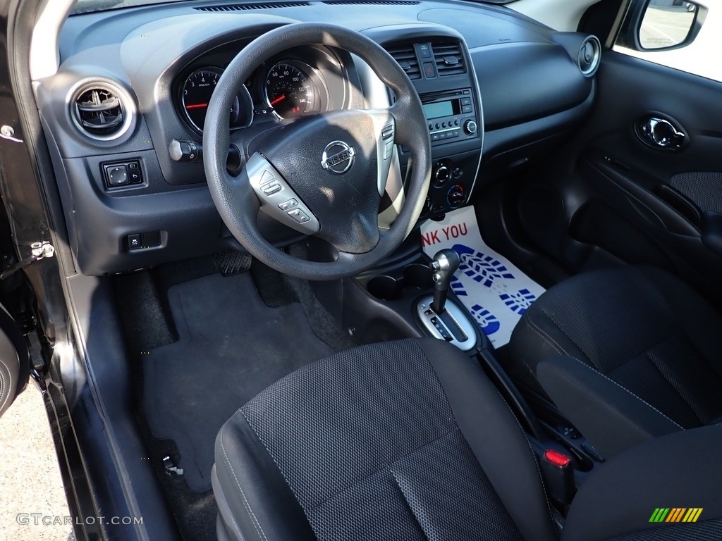 Charcoal Interior 2016 Nissan Versa SV Sedan Photo #139481845