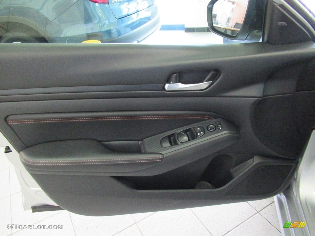 2019 Nissan Altima SR Charcoal Door Panel Photo #139481862