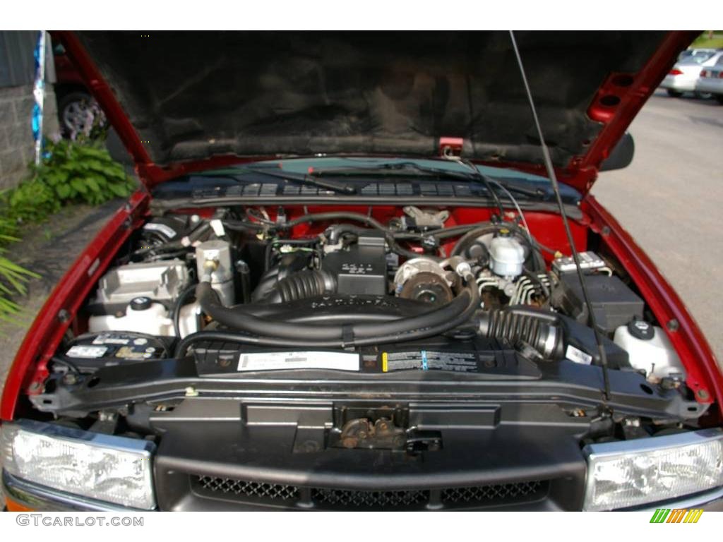 2003 S10 Regular Cab - Dark Cherry Red Metallic / Medium Gray photo #11