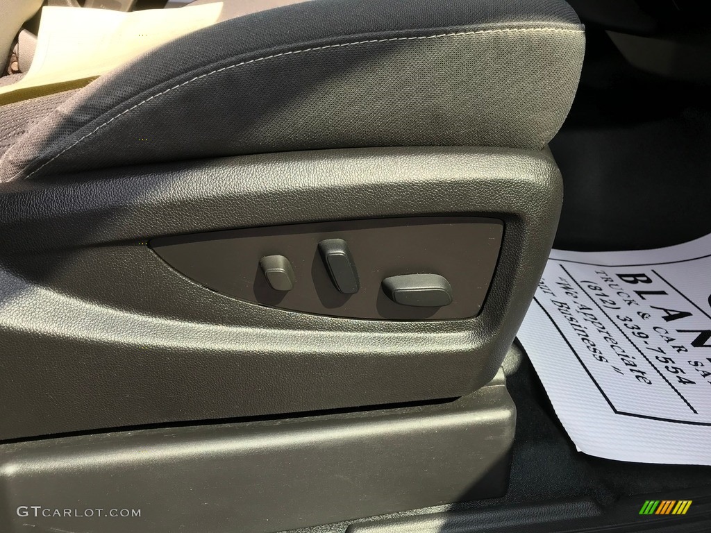 2016 Chevrolet Suburban LS 4WD Front Seat Photo #139491142