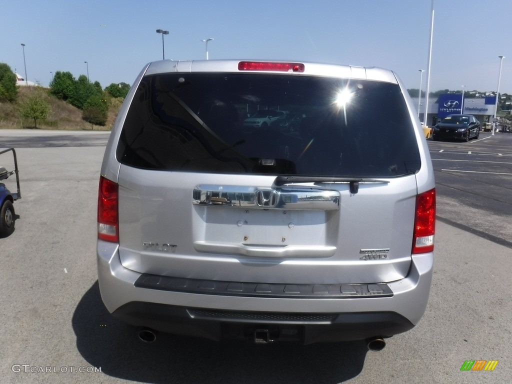 2015 Pilot SE 4WD - Alabaster Silver Metallic / Gray photo #7