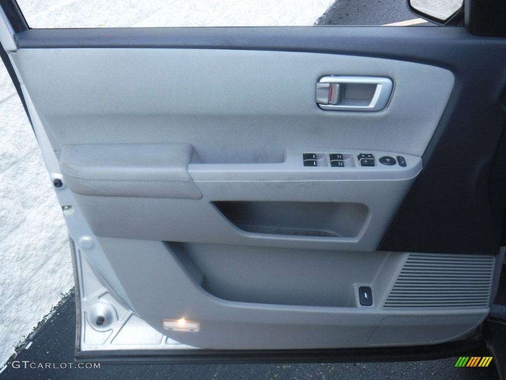 2015 Honda Pilot SE 4WD Gray Door Panel Photo #139491976