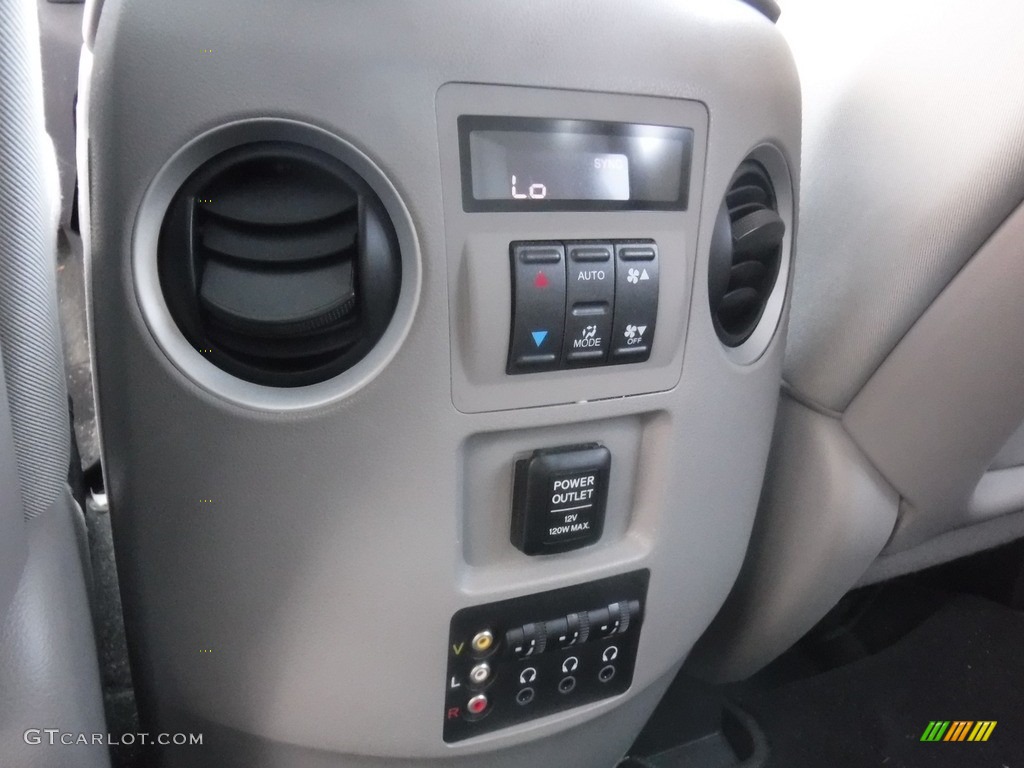 2015 Honda Pilot SE 4WD Controls Photo #139492213