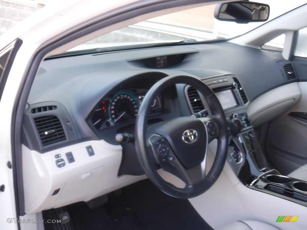 2013 Venza XLE AWD - Classic Silver Metallic / Ivory photo #17