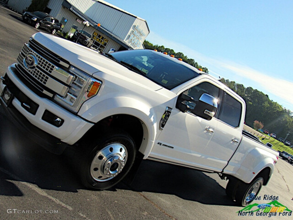 2017 F450 Super Duty Platinum Crew Cab 4x4 - White Platinum / Black/Brunello photo #30