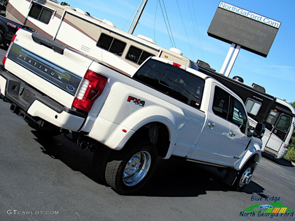 2017 F450 Super Duty Platinum Crew Cab 4x4 - White Platinum / Black/Brunello photo #32