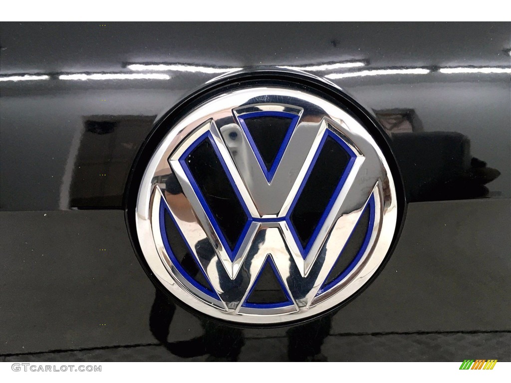 2016 Volkswagen e-Golf SEL Premium Marks and Logos Photos