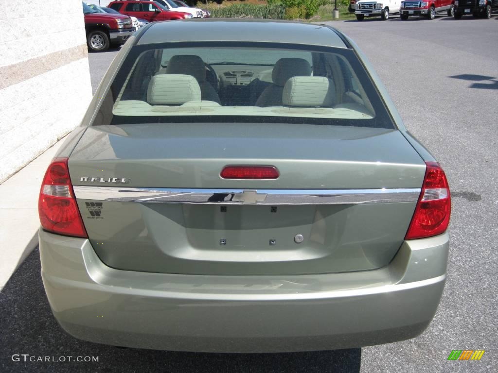 2005 Malibu Sedan - Silver Green Metallic / Neutral Beige photo #9