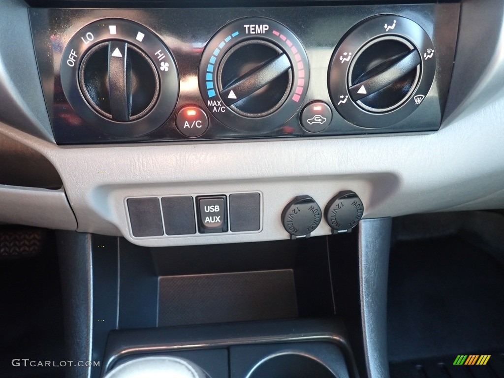 2015 Toyota Tacoma TRD Sport Double Cab 4x4 Controls Photo #139514347