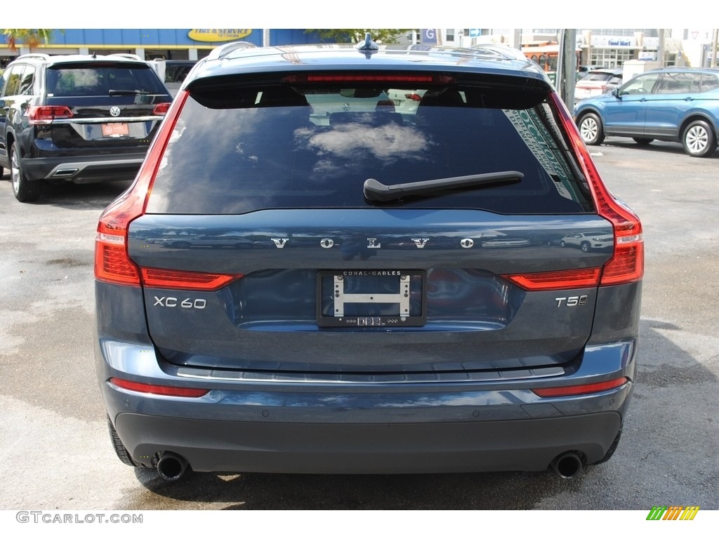 2018 XC60 T5 AWD Momentum - Denim Blue Metallic / Amber photo #8