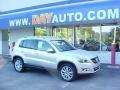 White Gold Metallic 2009 Volkswagen Tiguan SE 4Motion