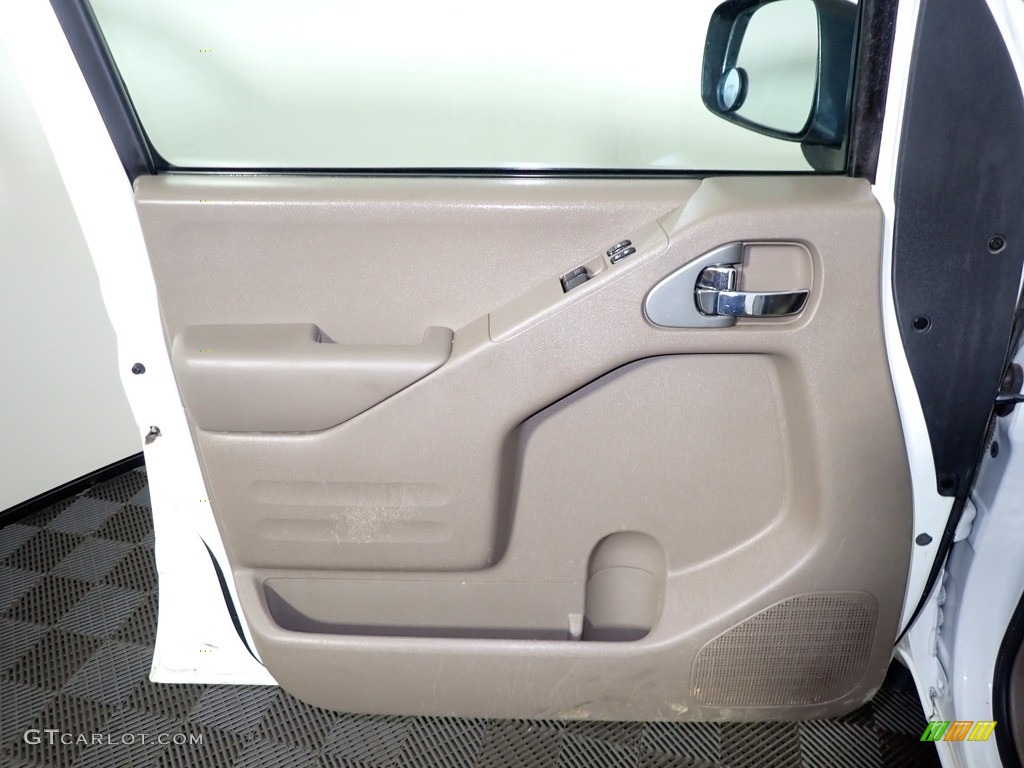 2017 Nissan Frontier SV King Cab 4x4 Beige Door Panel Photo #139524576