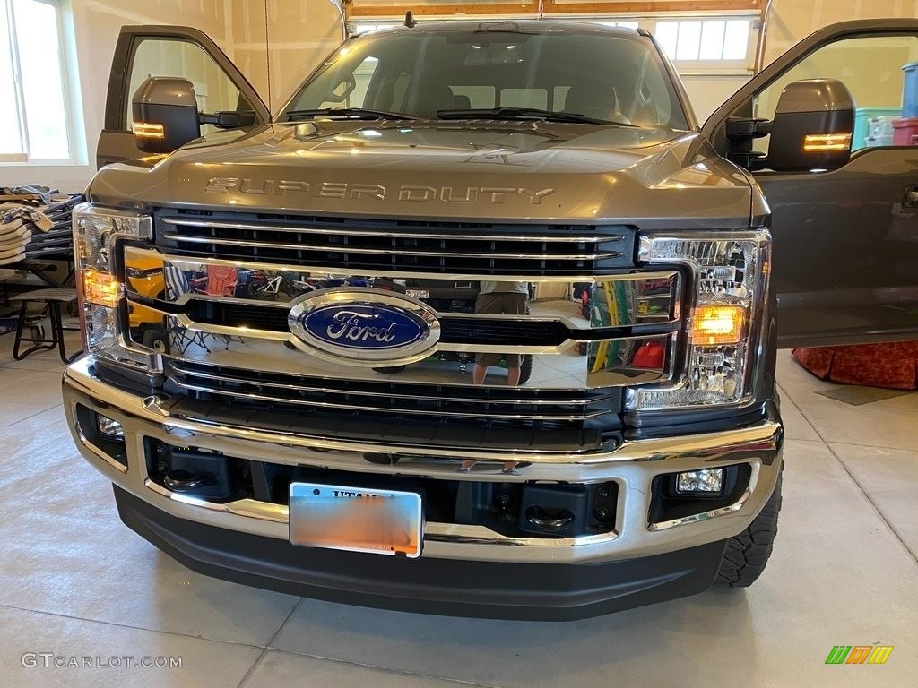 2019 F350 Super Duty Lariat Crew Cab 4x4 - Stone Gray Metallic / Earth Gray photo #4