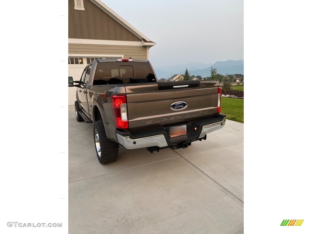 2019 F350 Super Duty Lariat Crew Cab 4x4 - Stone Gray Metallic / Earth Gray photo #7
