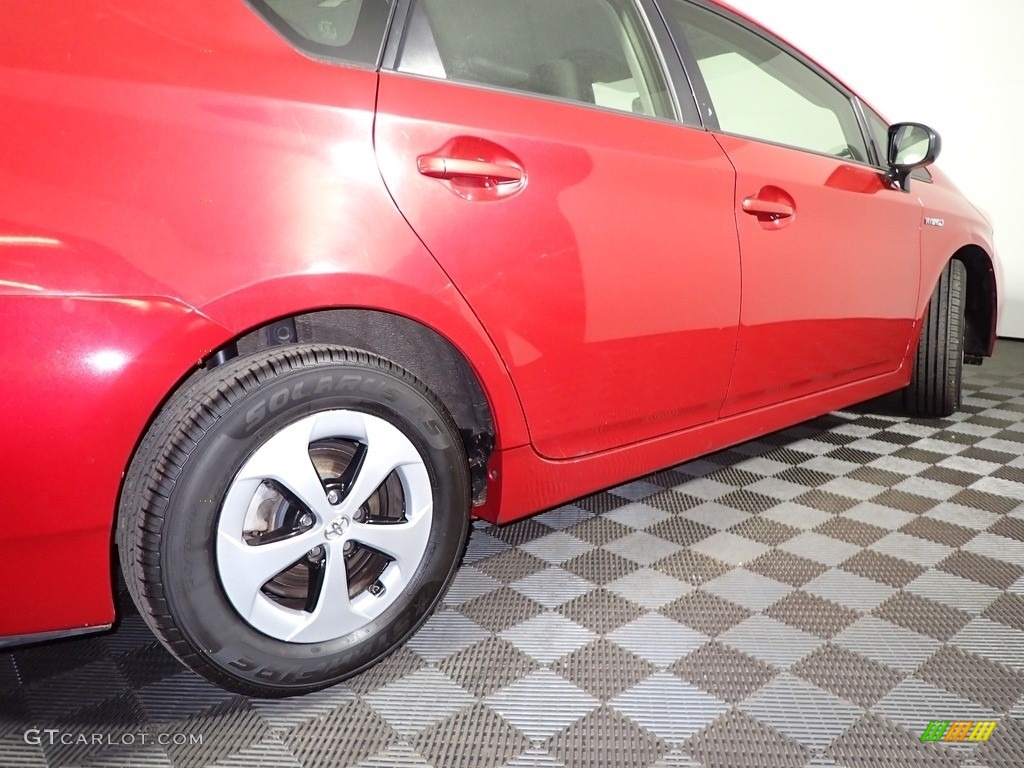 2013 Prius Two Hybrid - Barcelona Red Metallic / Dark Gray photo #16