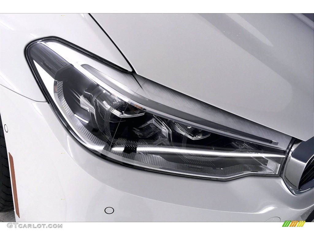 2017 5 Series 540i Sedan - Alpine White / Black photo #26