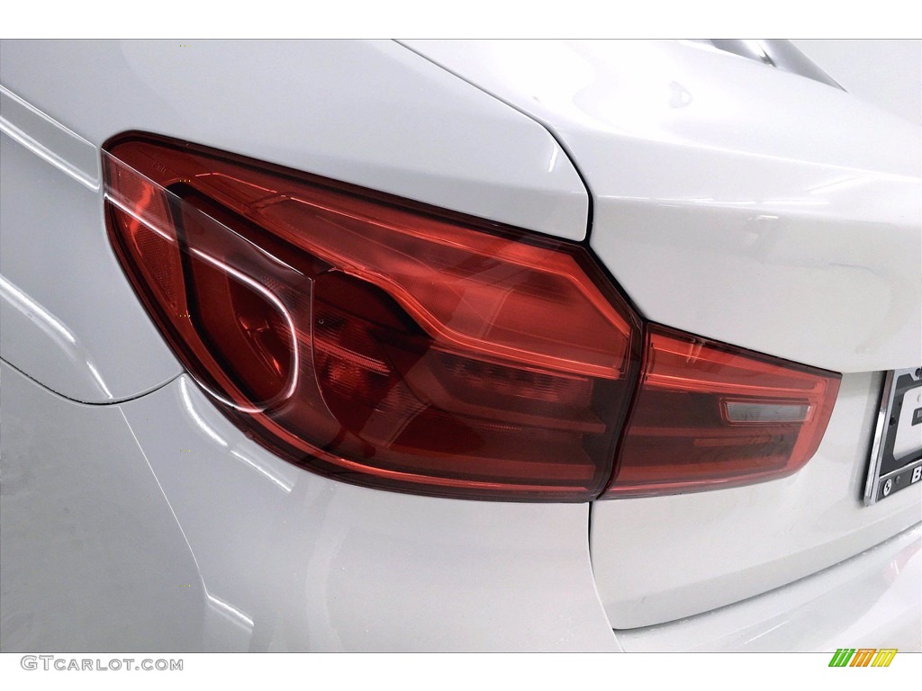2017 5 Series 540i Sedan - Alpine White / Black photo #27
