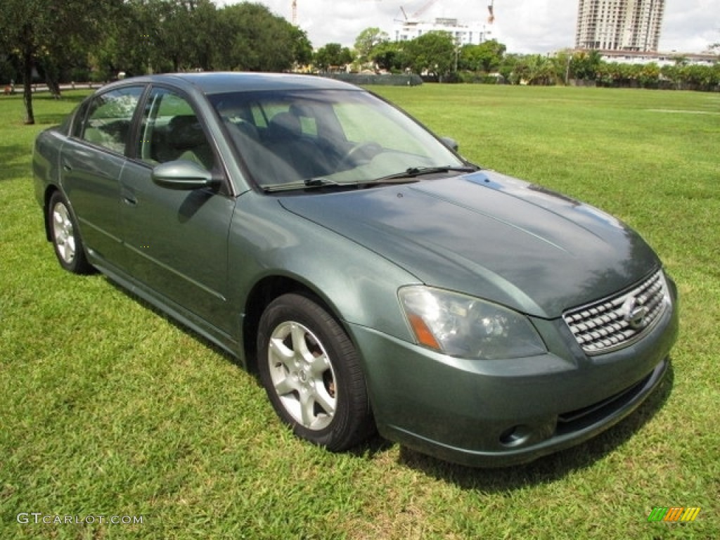 2005 Altima 2.5 S - Mystic Emerald Green / Blond photo #13