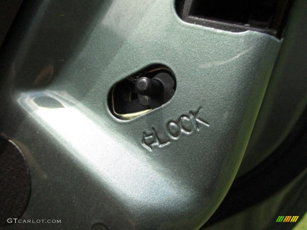 2005 Altima 2.5 S - Mystic Emerald Green / Blond photo #51