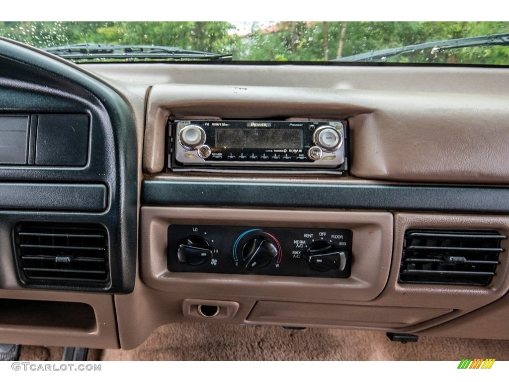 1996 F250 XL Extended Cab 4x4 - Oxford White / Beige photo #32