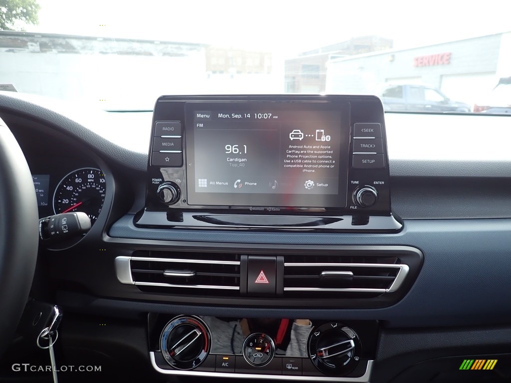 2021 Kia Seltos S Controls Photo #139540165