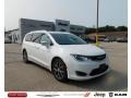 Bright White 2017 Chrysler Pacifica Limited