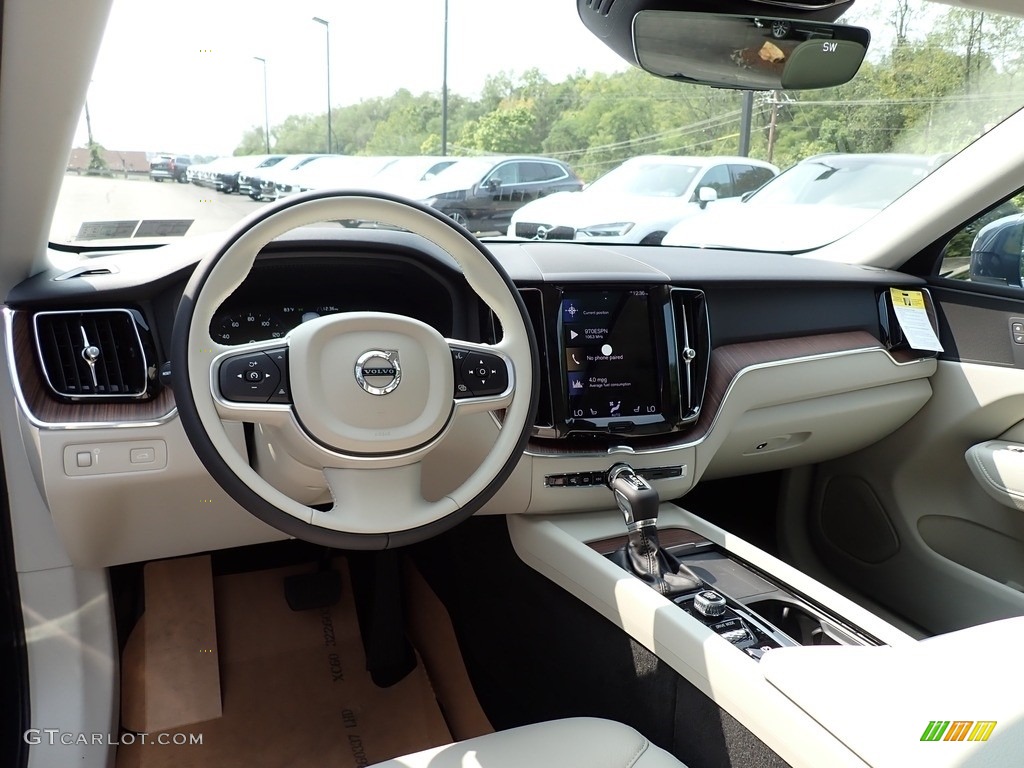 Blonde/Charcoal Interior 2021 Volvo XC60 T5 AWD Momentum Photo #139561942