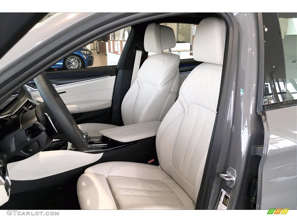 2021 BMW 5 Series M550i xDrive Sedan Front Seat Photo #139563596