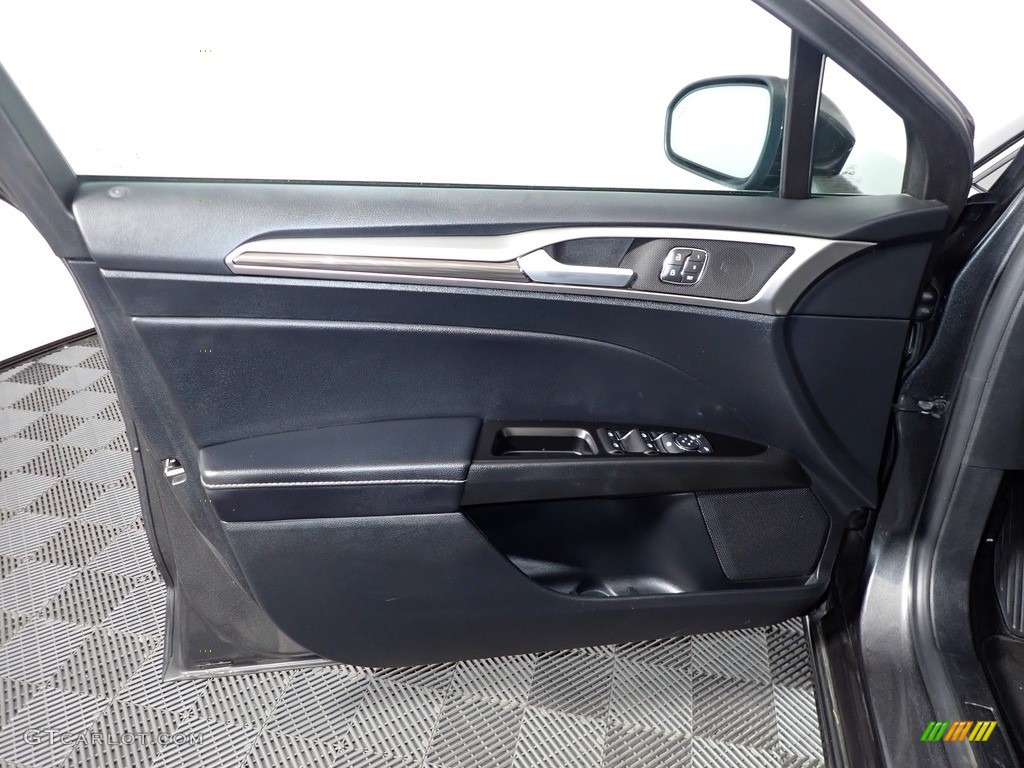 2019 Ford Fusion SEL Door Panel Photos