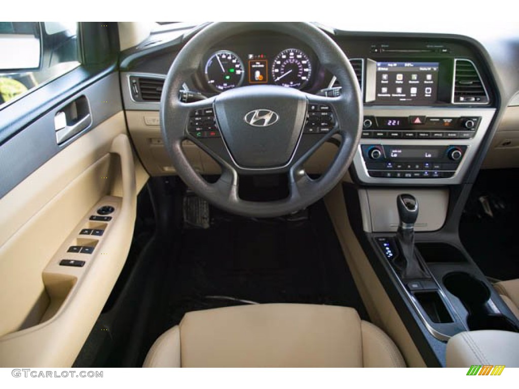 2017 Hyundai Sonata SE Hybrid Dashboard Photos