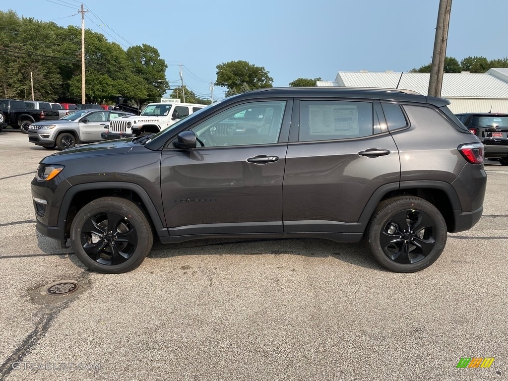 2021 Compass Latitude 4x4 - Granite Crystal Metallic / Black photo #8