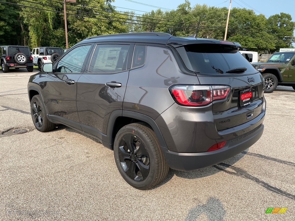 2021 Compass Latitude 4x4 - Granite Crystal Metallic / Black photo #9
