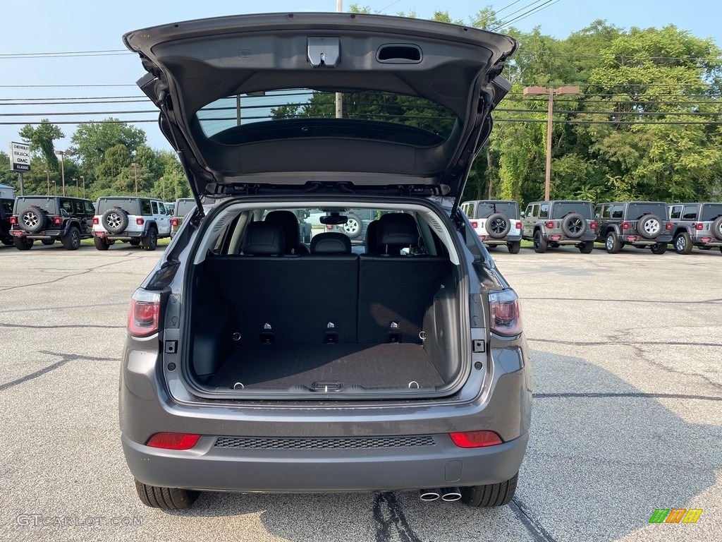 2021 Compass Latitude 4x4 - Granite Crystal Metallic / Black photo #11