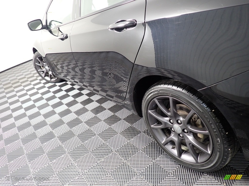 2016 Dart SXT - Pitch Black / Black photo #9