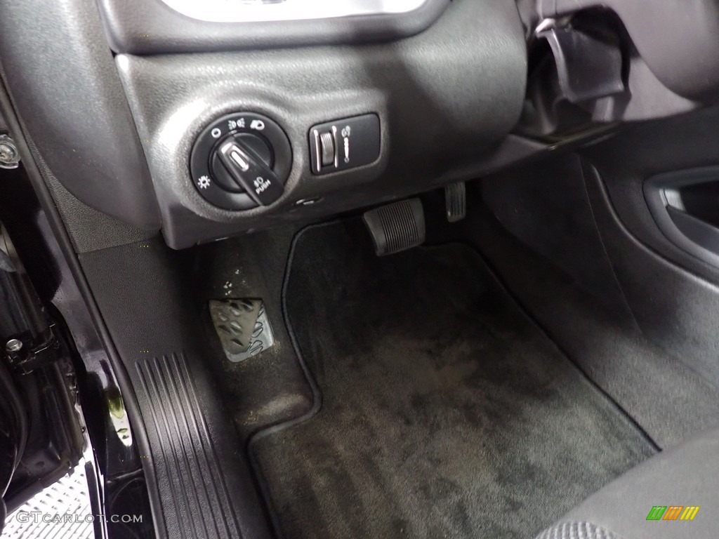 2016 Dart SXT - Pitch Black / Black photo #20
