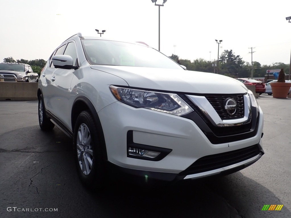 2018 Rogue SV AWD - Pearl White / Charcoal photo #12