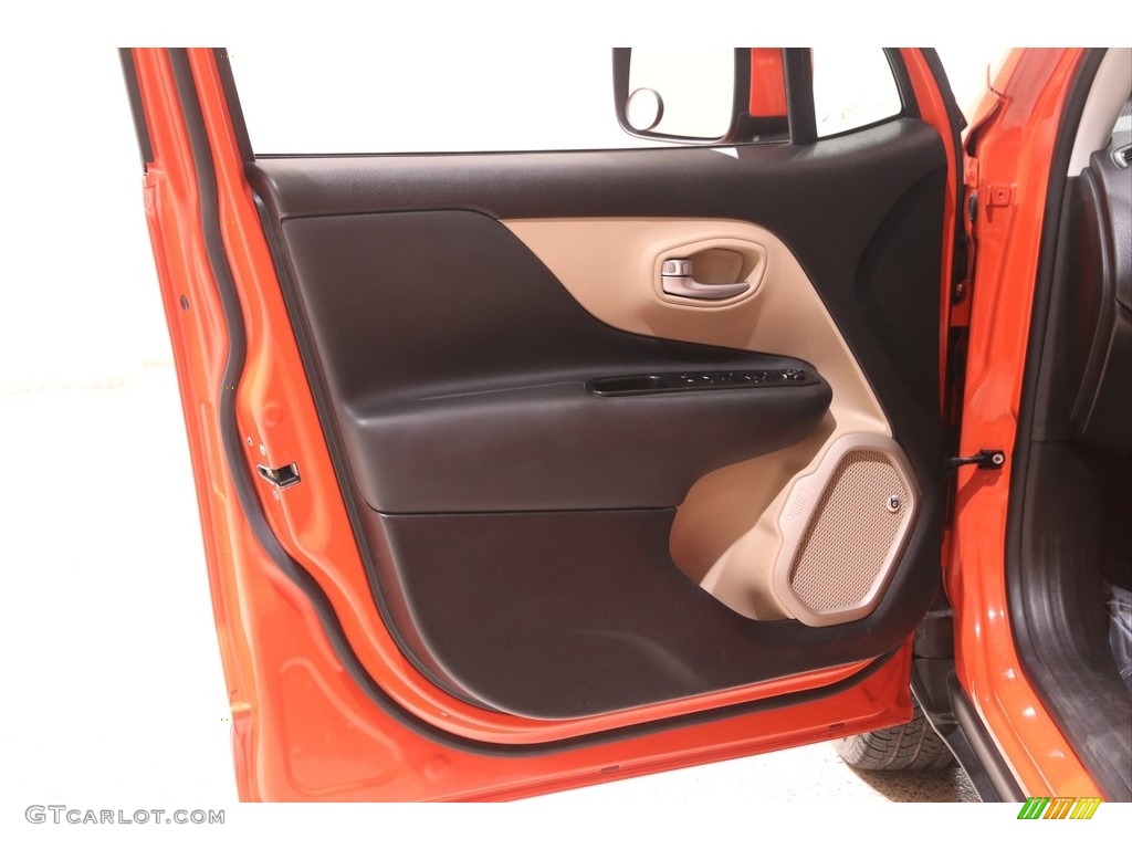 2016 Jeep Renegade Latitude 4x4 Door Panel Photos