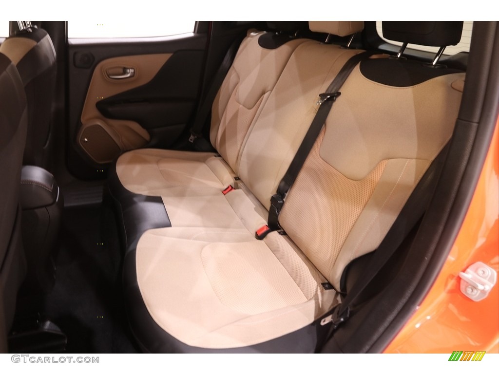 2016 Jeep Renegade Latitude 4x4 Rear Seat Photos