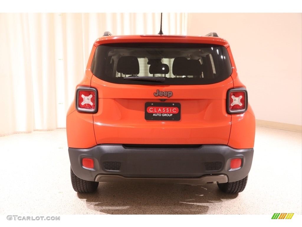 2016 Renegade Latitude 4x4 - Omaha Orange / Black/Sandstorm photo #17
