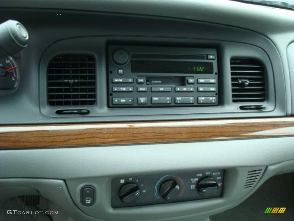 2003 Crown Victoria Sedan - Spruce Green Metallic / Light Flint photo #13