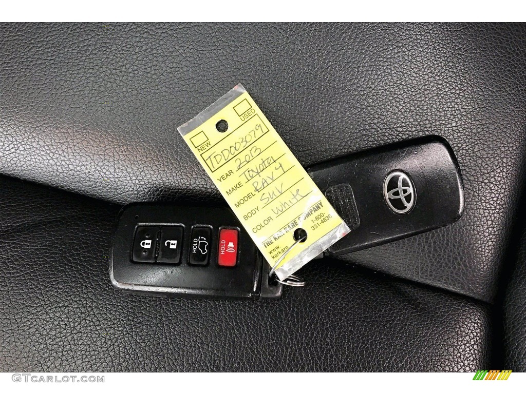 2013 Toyota RAV4 Limited Keys Photos
