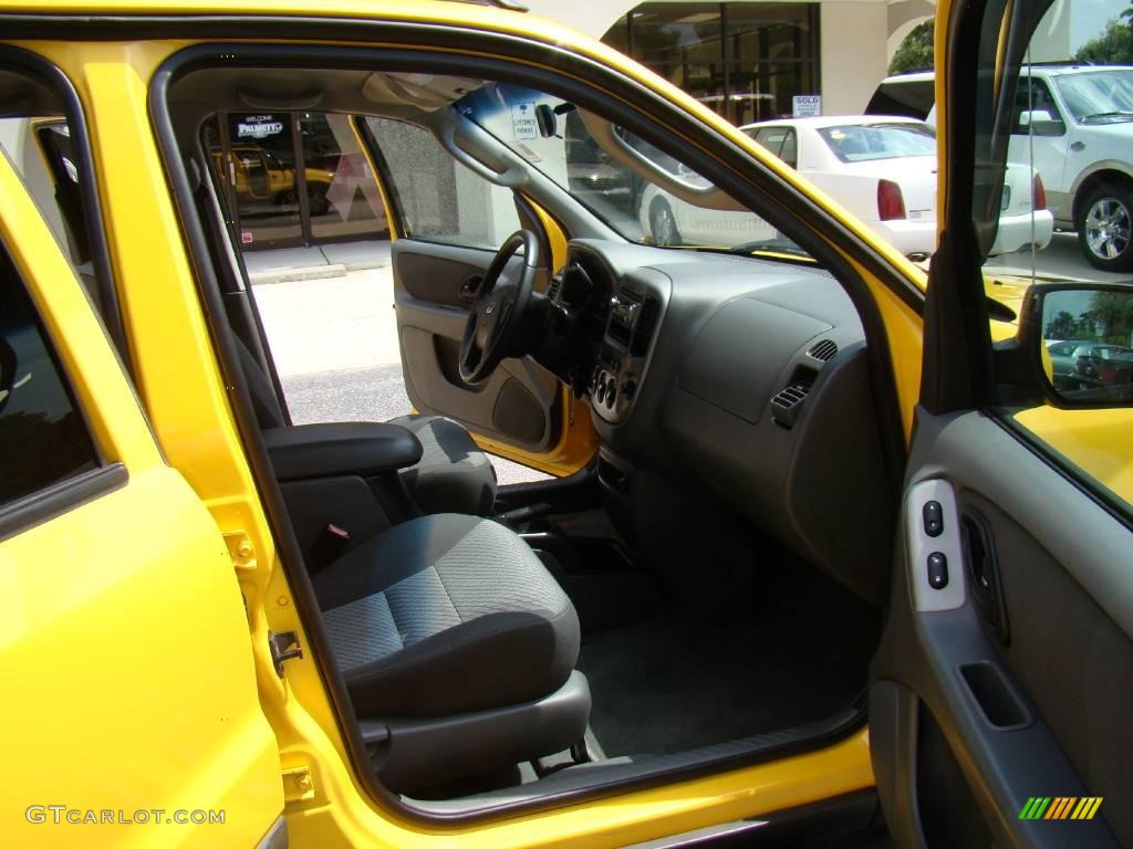 2003 Escape XLT V6 4WD - Chrome Yellow Metallic / Ebony Black photo #12