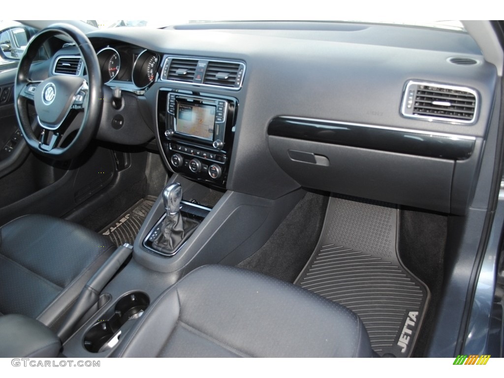 Titan Black Interior 2017 Volkswagen Jetta SEL Photo #139589405
