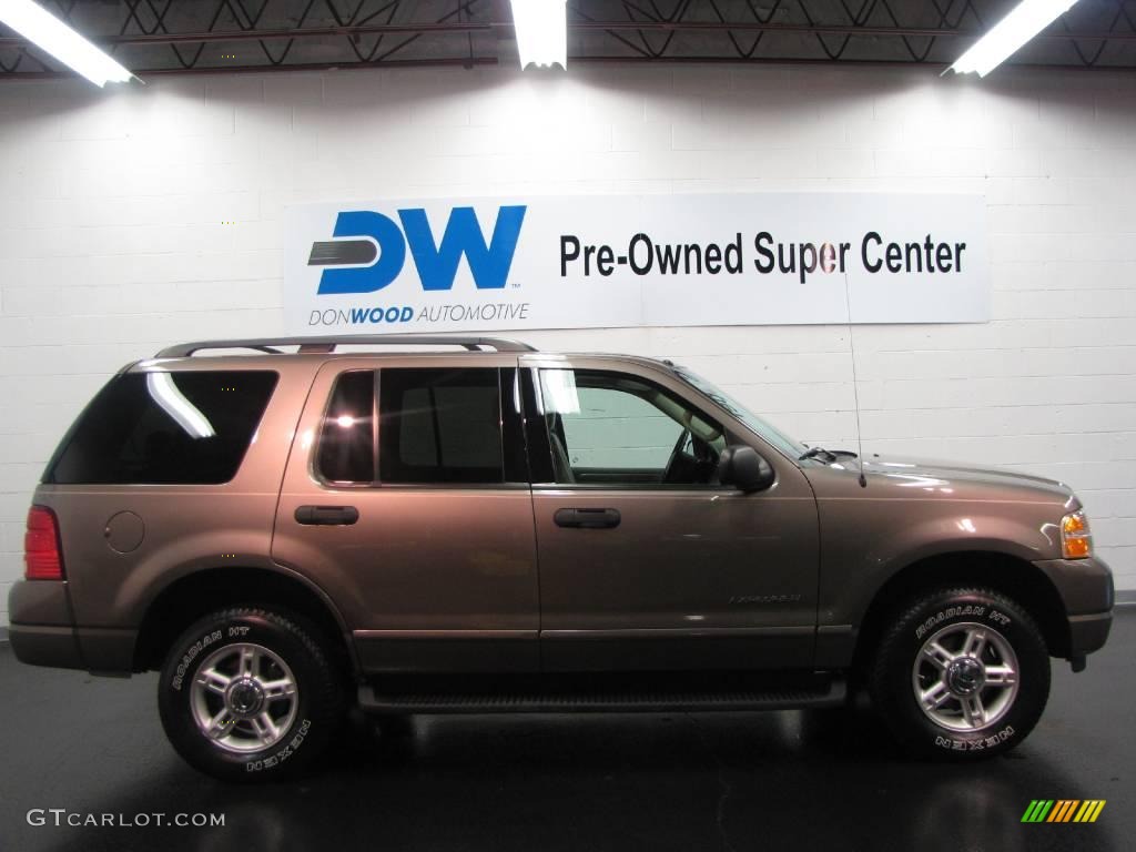 2004 Explorer XLT 4x4 - Pueblo Gold Metallic / Medium Parchment photo #4