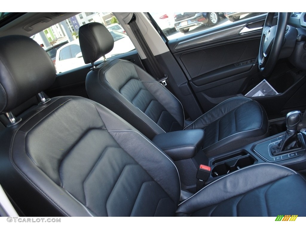 Titan Black Interior 2018 Volkswagen Tiguan SEL Photo #139590989