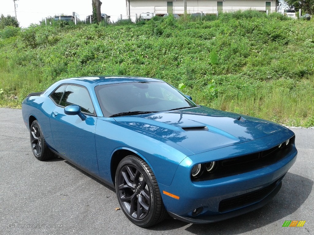 2020 Challenger SXT - Frostbite / Black photo #4