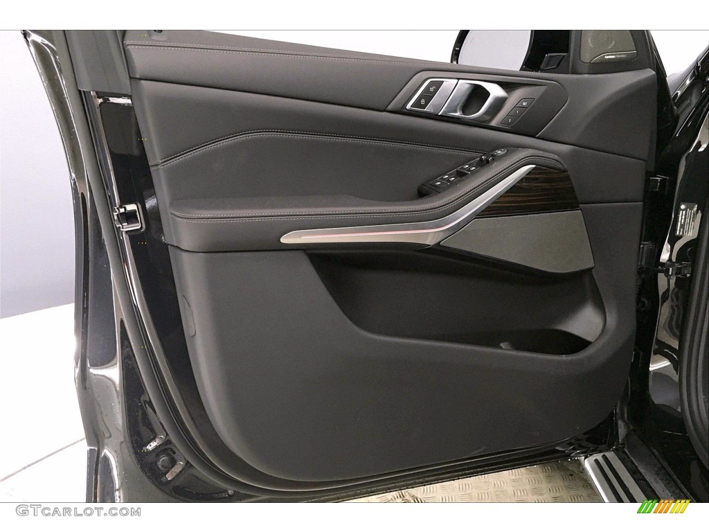 2020 BMW X5 sDrive40i Door Panel Photos
