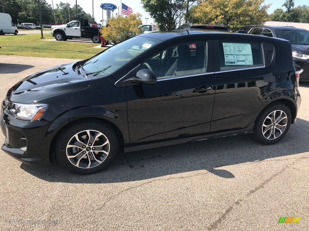 2020 Sonic LT Hatchback - Mosaic Black Metallic / Jet Black photo #5