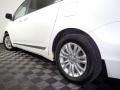 Blizzard White Pearl - Sienna XLE Photo No. 10