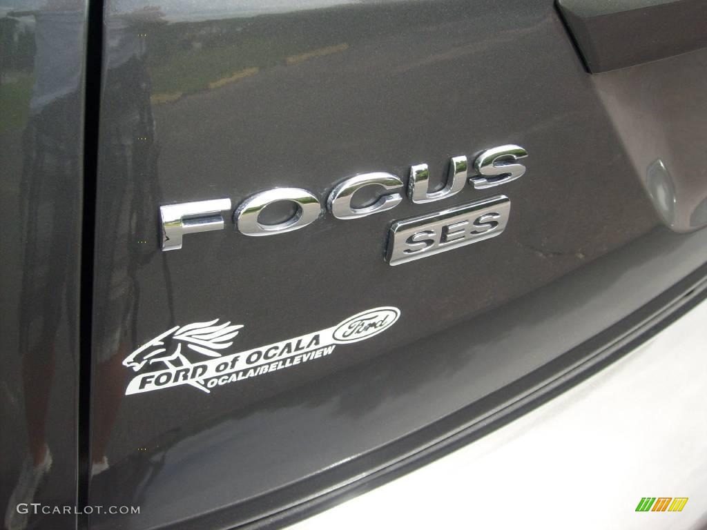 2005 Focus ZX5 SES Hatchback - Liquid Grey Metallic / Charcoal/Charcoal photo #10